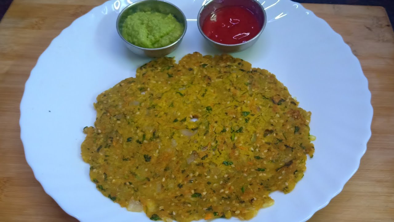 पोह्यांचे खमंग, खुसखुशीत, चवदार थालीपीठ | Poha Thalipeeth | Recipe By Anita Kedar