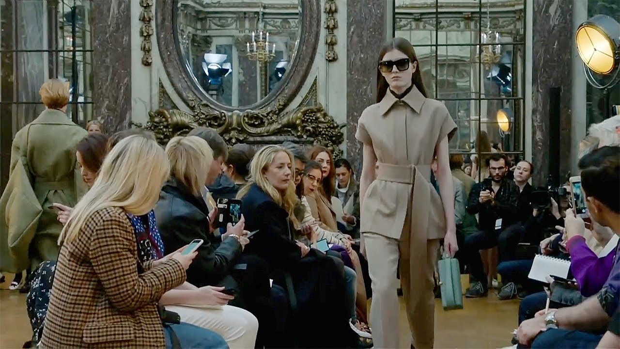 Victoria Beckham | Fall Winter 2018/2019 Full Fashion Show | Exclusive