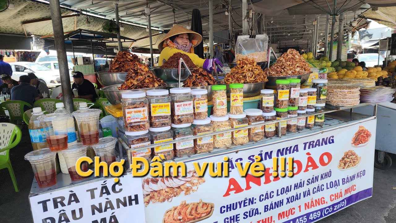 Đi chợ Đầm mua được mấy cái nồi đất làm Gà Đốt Niêu cho Pallet Beer mà vui quá sá