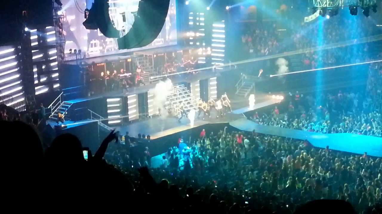 Justin Bieber MGM Vegas 6/28/13 'Boyfriend'