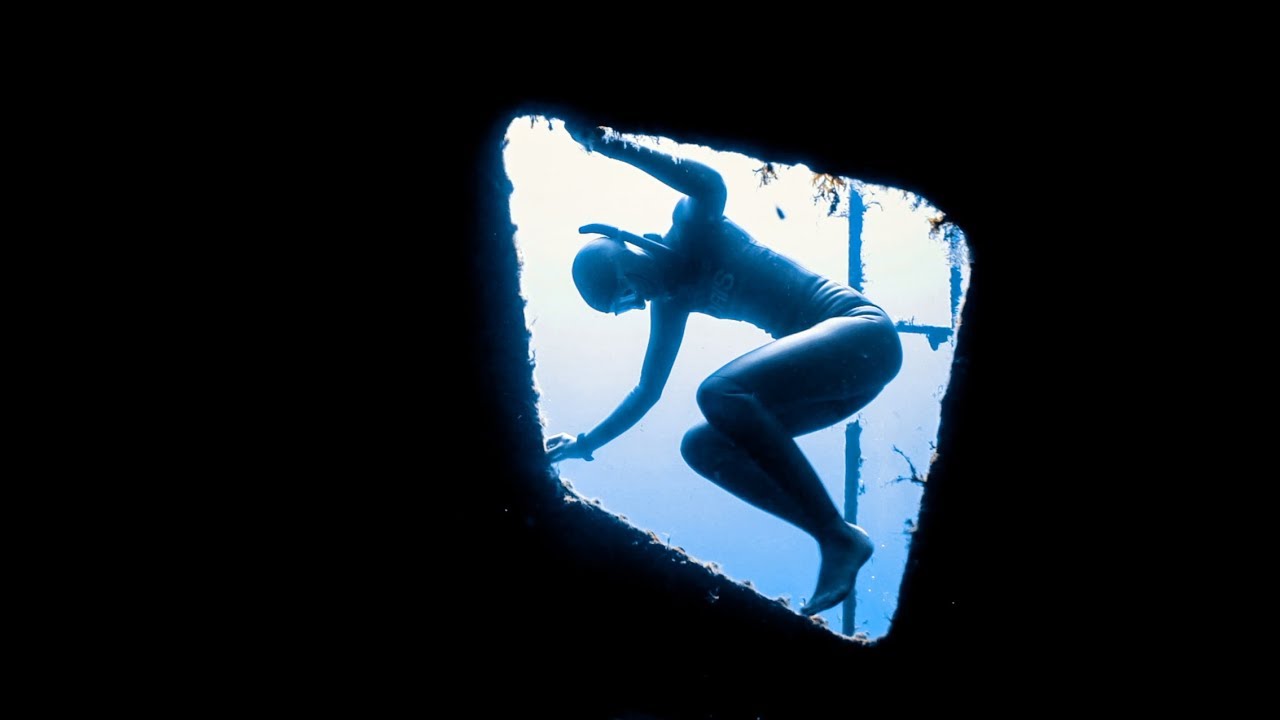 Anna freedives the Zenobia