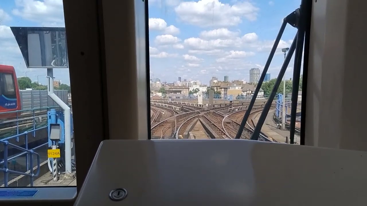 Canary Wharf to Poplar, love a good DLR!