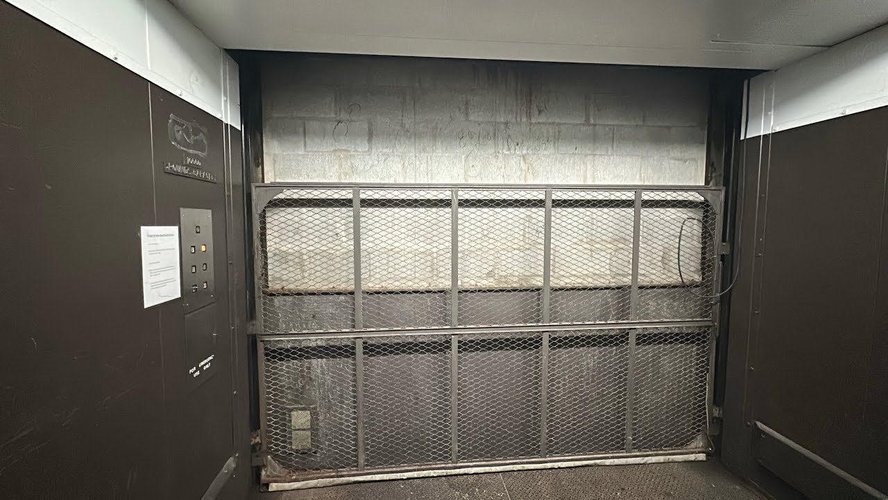Montgomery Hydraulic Freight Elevator @ Glenbrook Square Mall Fort Wayne Indiana