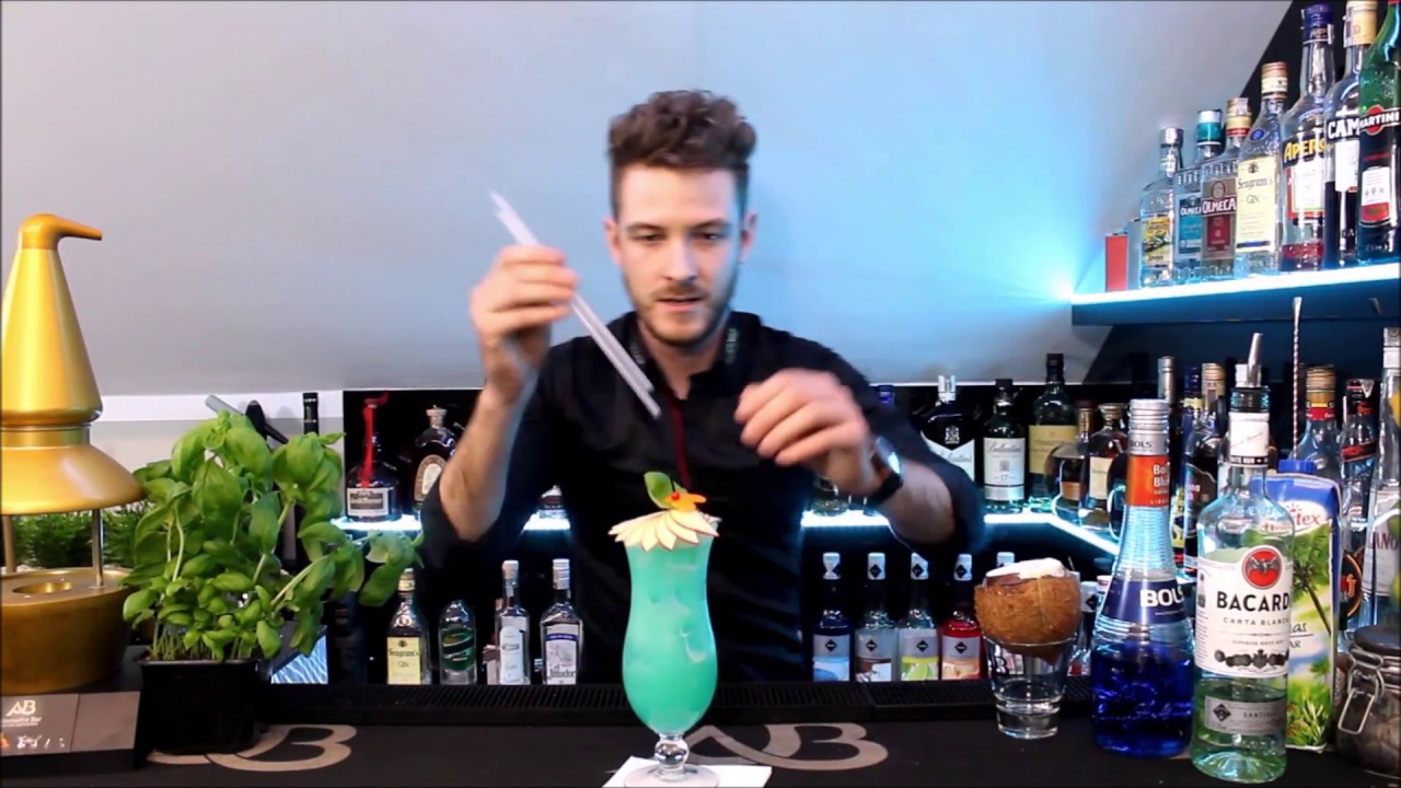 BLUE HAWAIIAN odc. 7 – TROPIKALNY DRINK 