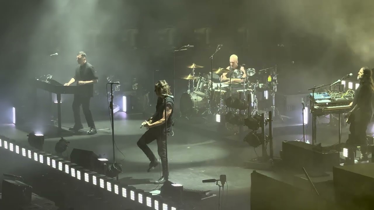 Nine Inch Nails - Head Like a Hole (2025-08-23, Scotiabank Arena, Toronto, ON) [4K HDR]