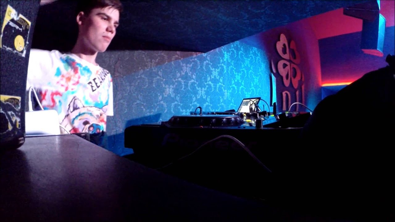 Efim Kerbut & George Pool'ya live @ Inji (Nizhny Tagil) (12.12.2014) - ID, Flashlight