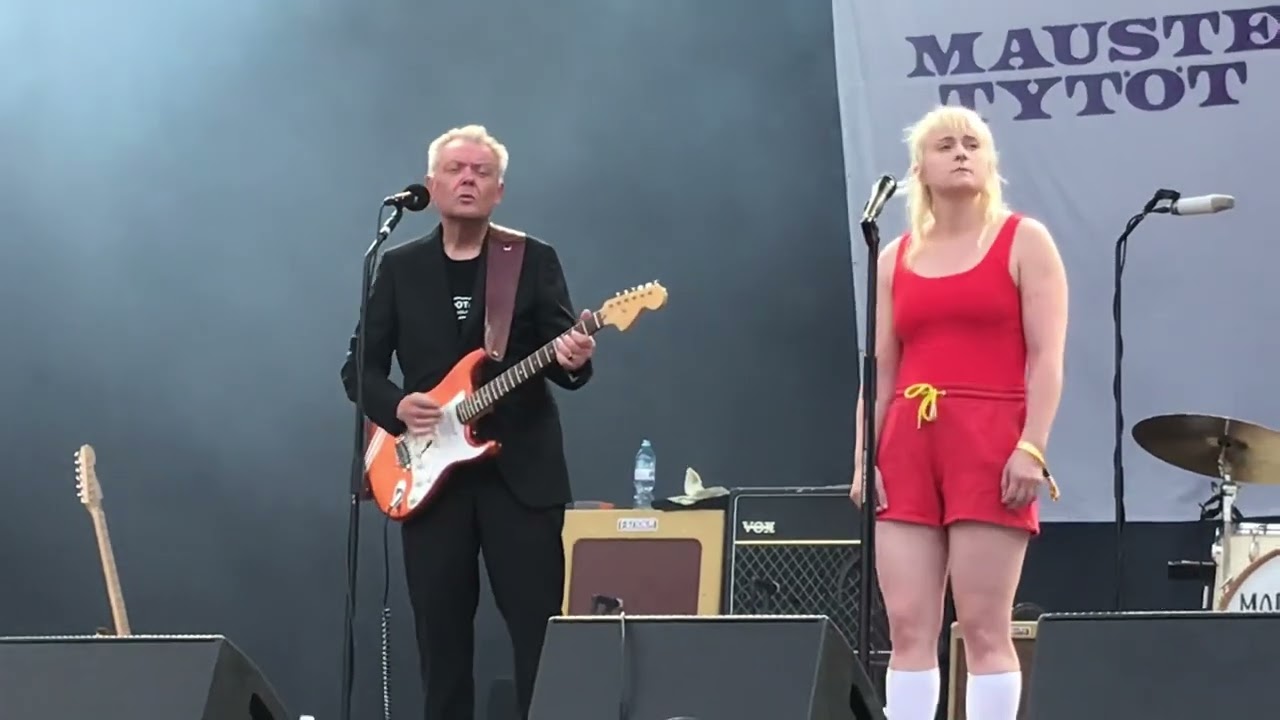 Maustetytöt & The Agents - Hopeinen kuu (Guarda che luna) @Provinssirock 2022