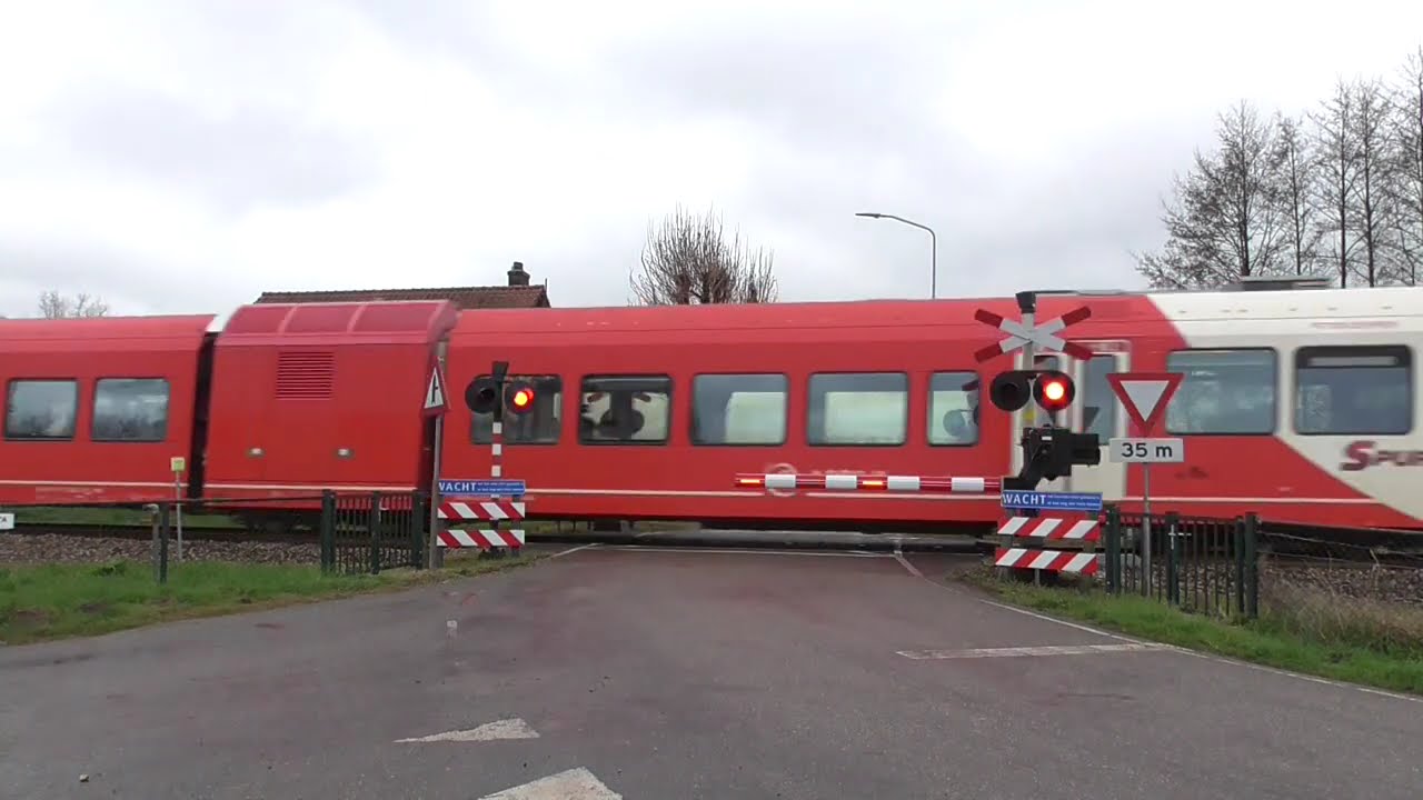 Spoorwegovergang Echteld/ Passage a Niveau/ Railroad-/ Level Crossing/ Bahnübergang