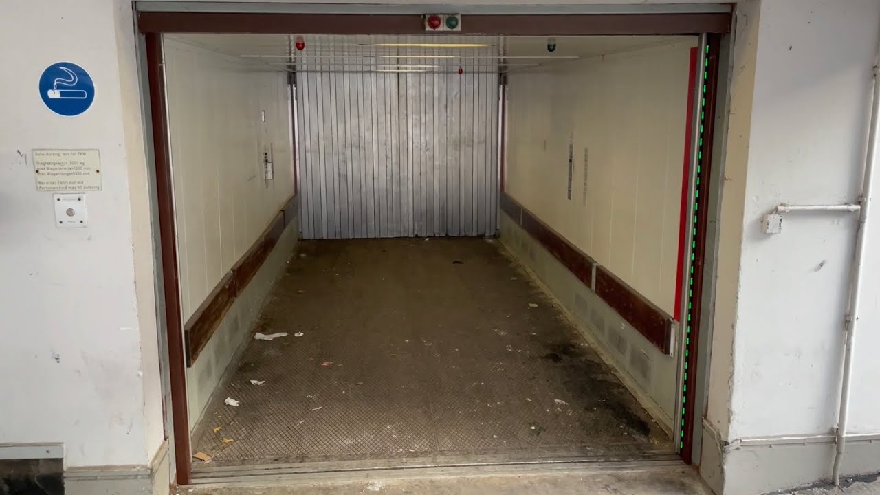 1500 SUB Special! 1982 IAO Car-Elevator at a&o Hostel, Hamburg-Reeperbahn, Germany