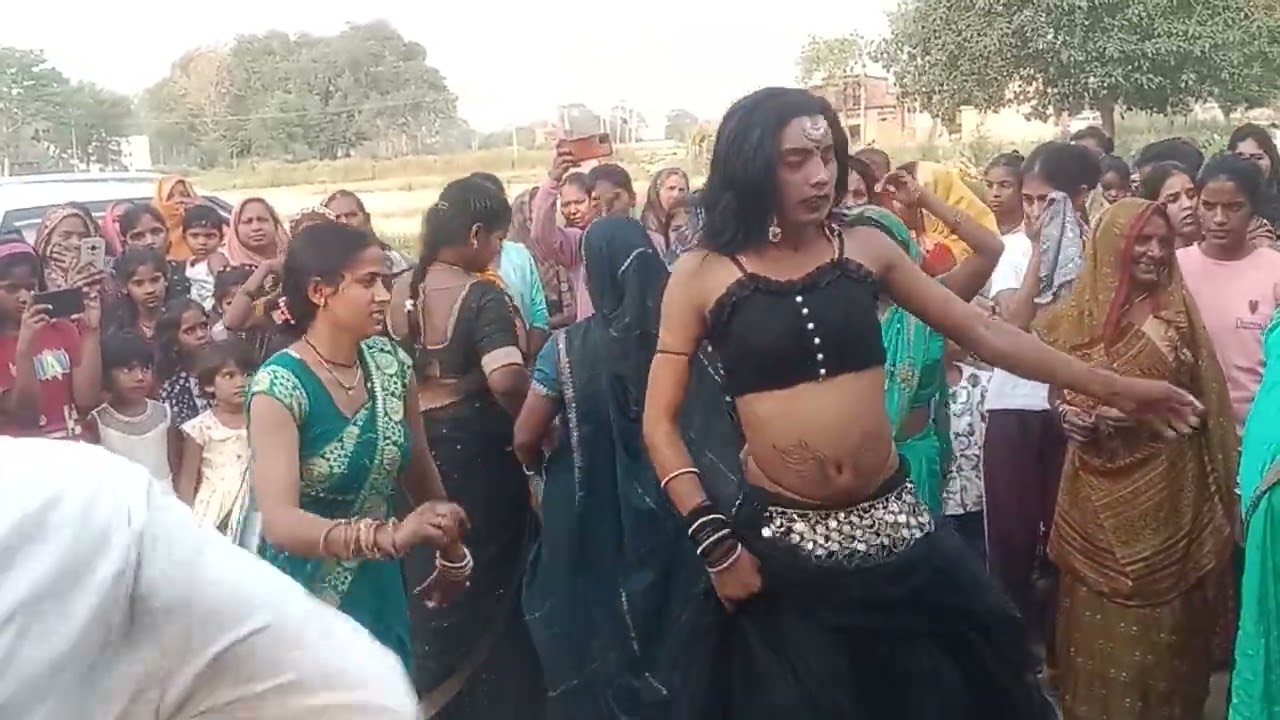 आजमगढ़ के देसी डांस वीडियो आप लोग सपोर्ट कीजिए डांस वीडियो कैसे अपलोड कमेंट कर जरूर बताइएगा