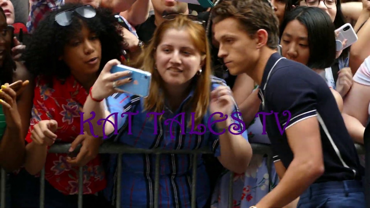 Tom Holland Drives Fans Wild #tomholland #spiderman #romeo #star