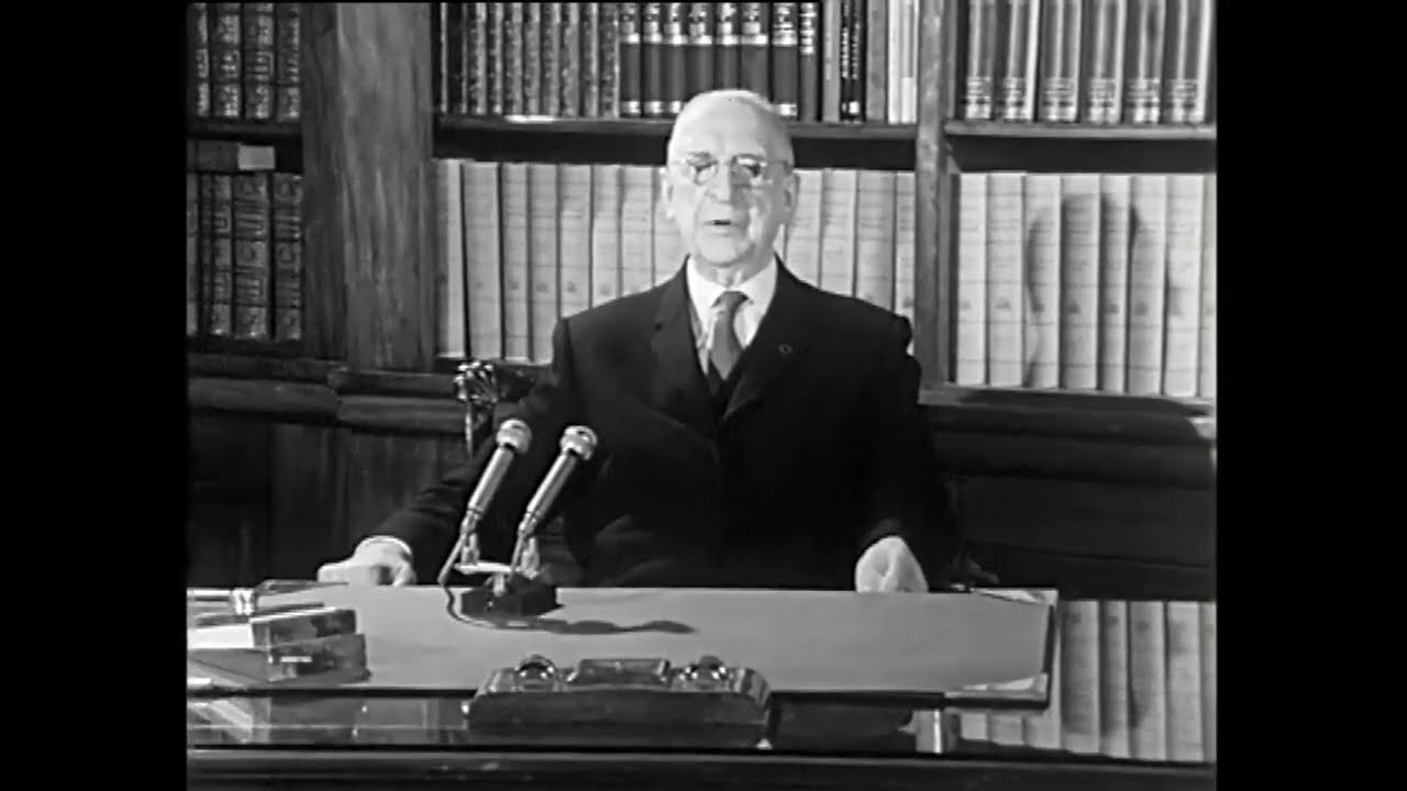 President Éamon de Valera with a Message on the Virtues of Living in Ireland, 1967
