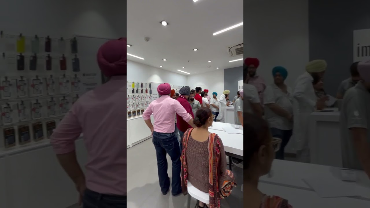 🤩iPhone 17 Pre- Booking Long Lines #iphone17 #iphone17pro #iphoneair