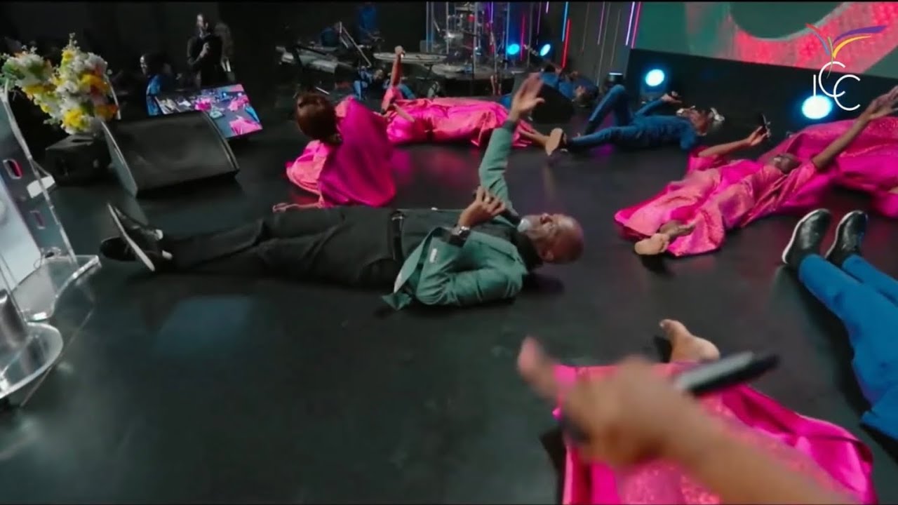 Une folie au Congo Brazzaville 😳🤯👀 (LOUANGE SACRIFICIELLE) | Apôtre Yves & Habi Castanou