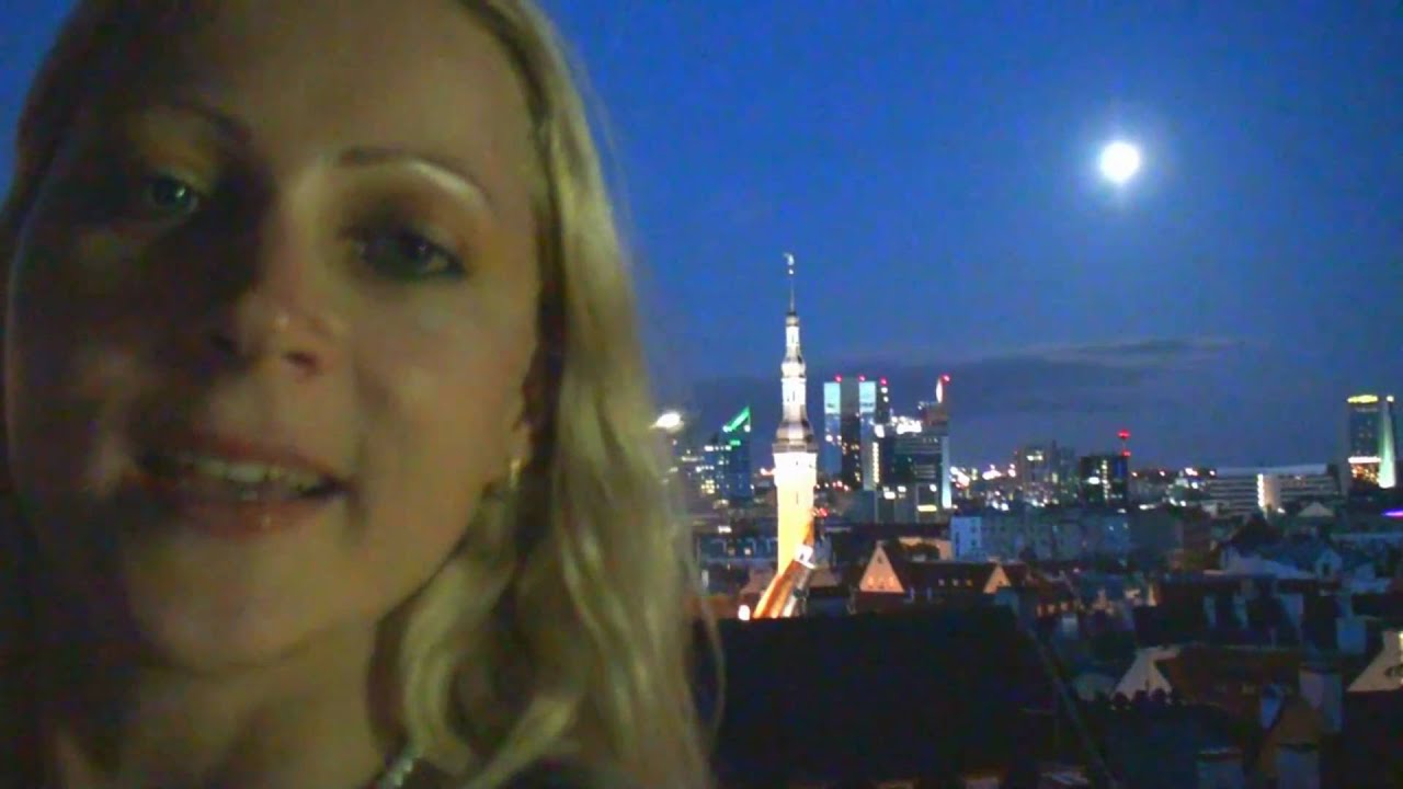 Estonian GiRLS and Full MOON in Old Town TALLiNN! Eesti tüdrukud Vanalinnas!