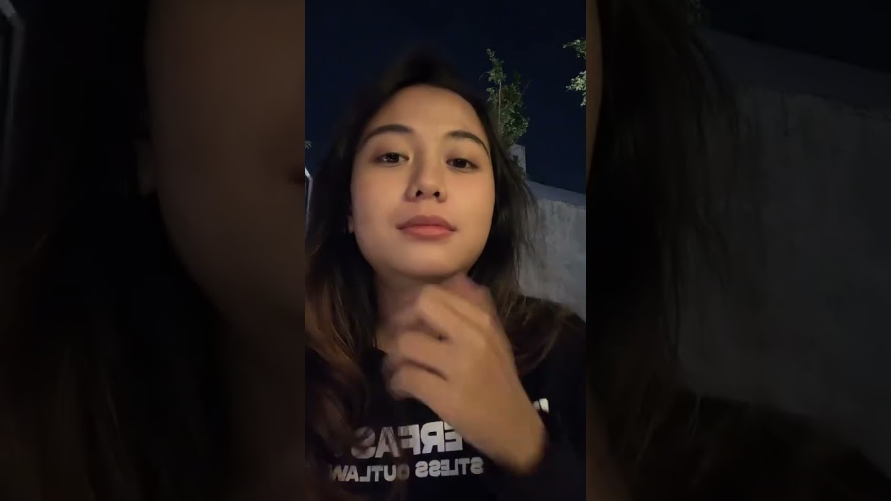 cewek cantik merokok