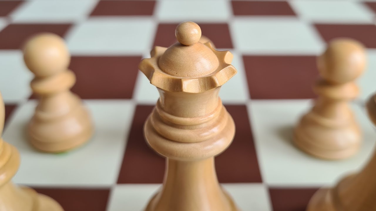 Unboxing Reykjavik chess pieces from Royal Chess Mall (golden rosewood and boxwood)