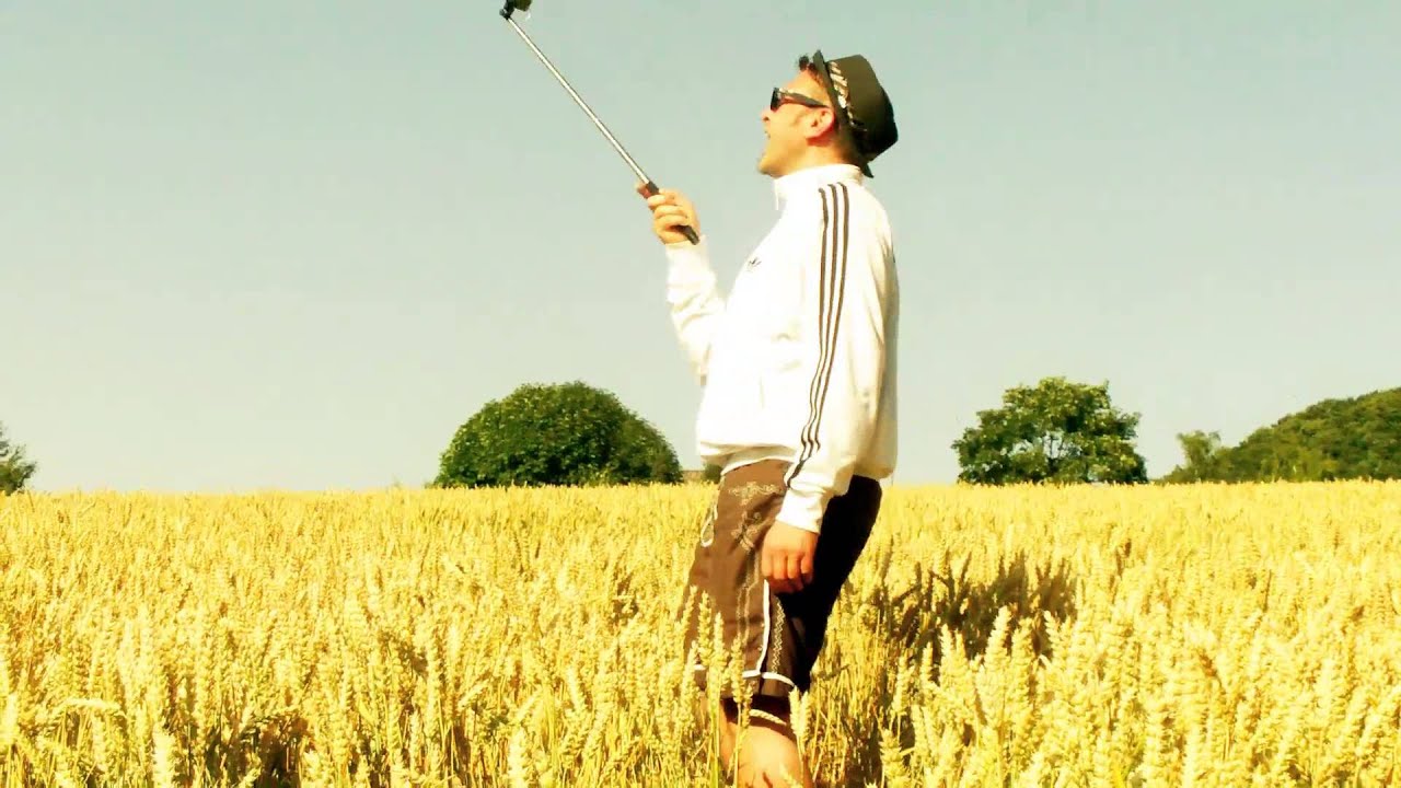 DJ Hulpa   Die erste Reihe h&uuml;pft Official Video