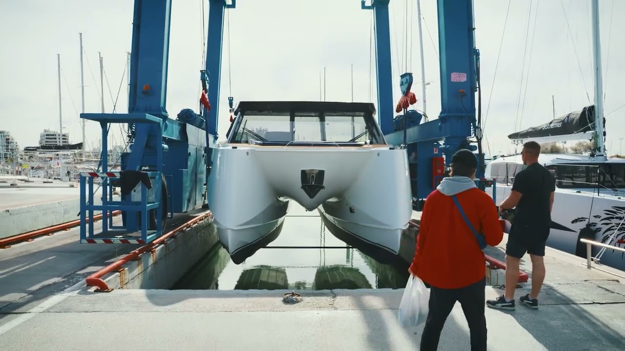 Dracan 42   La Grande Motte  -  The Launch Before the Show
