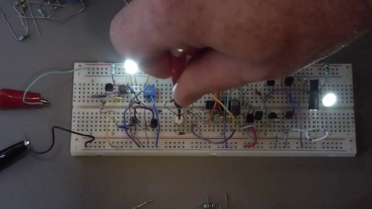 Alternating fading LEDs using 2 different approaches to linearise the LED brightness V2