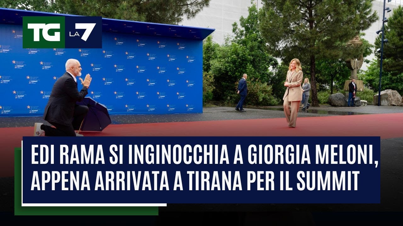 Edi Rama si inginocchia a Giorgia #Meloni, appena arrivata a Tirana per il Summit