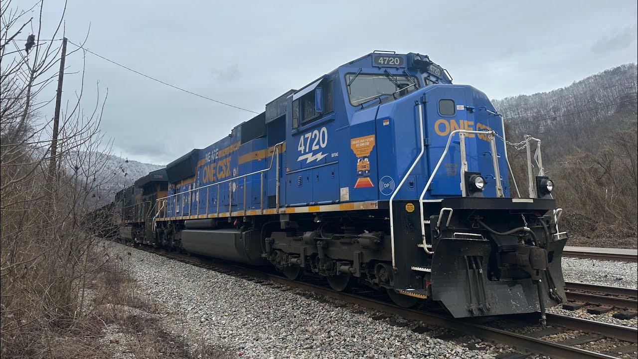 A very wild week with EX MARC Units and a heritage unit and csx Macaroni unit