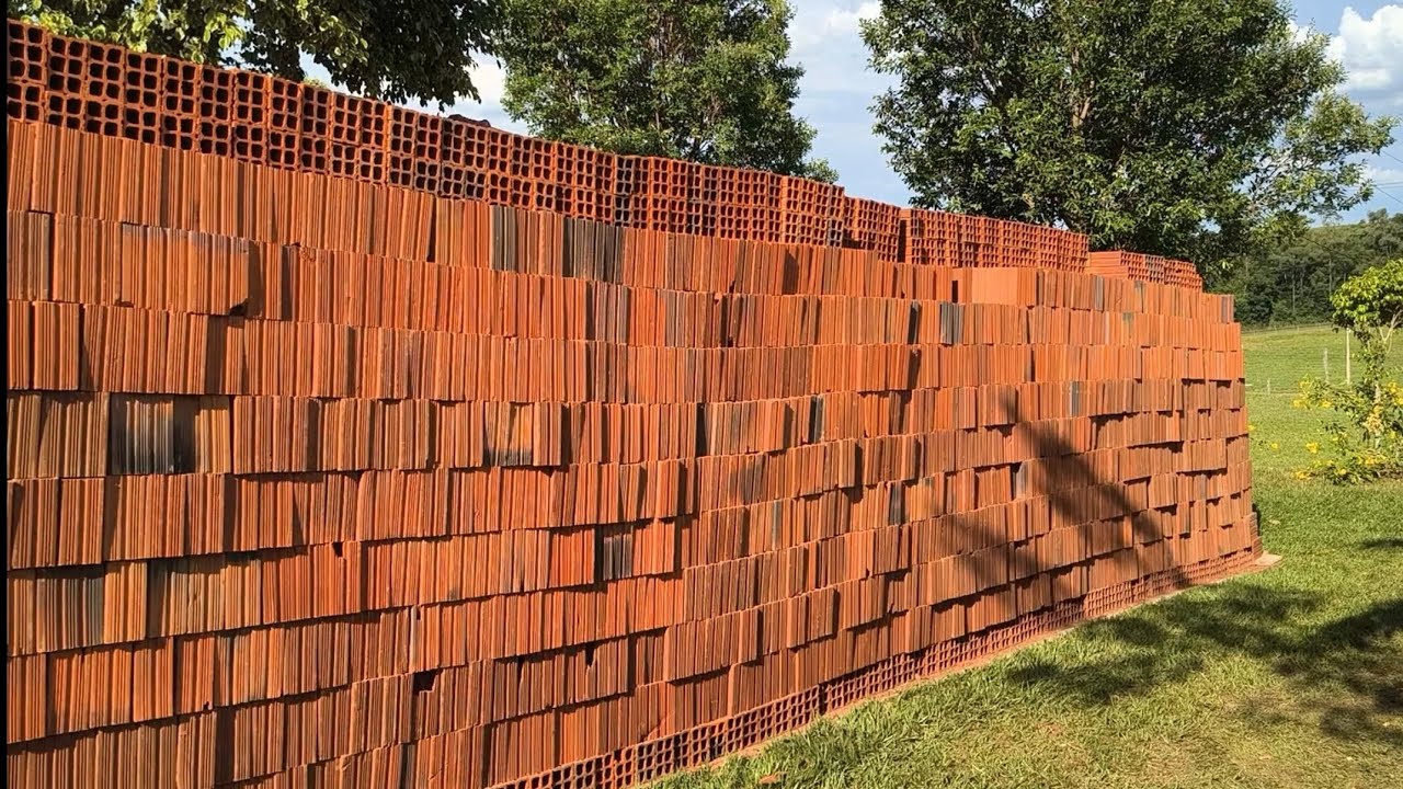 ▶️ Os tijolos chegaram e começamos a construir nossa casa 🏡