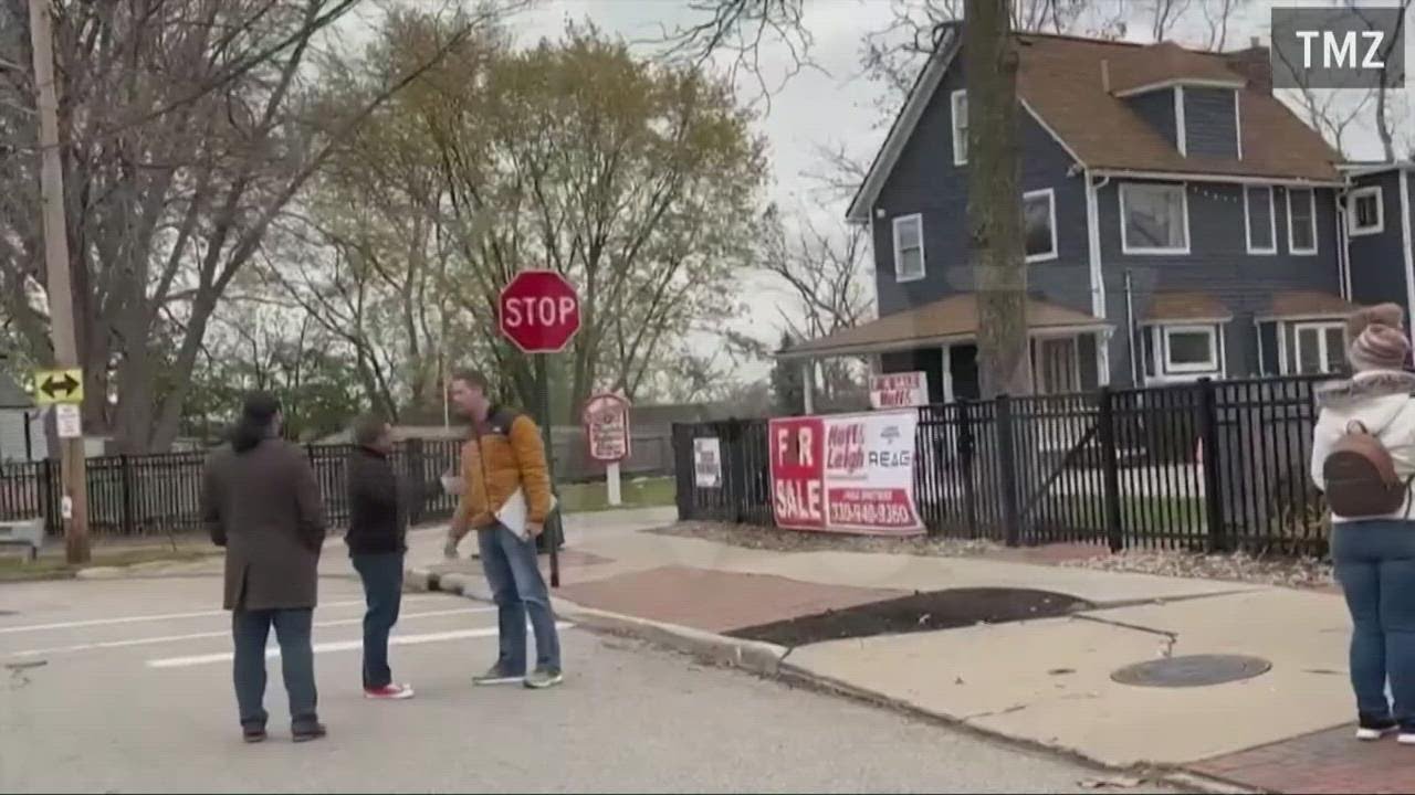 Owner of A Christmas Story House in Cleveland seen yelling at film's actor Yano Anaya amid sale