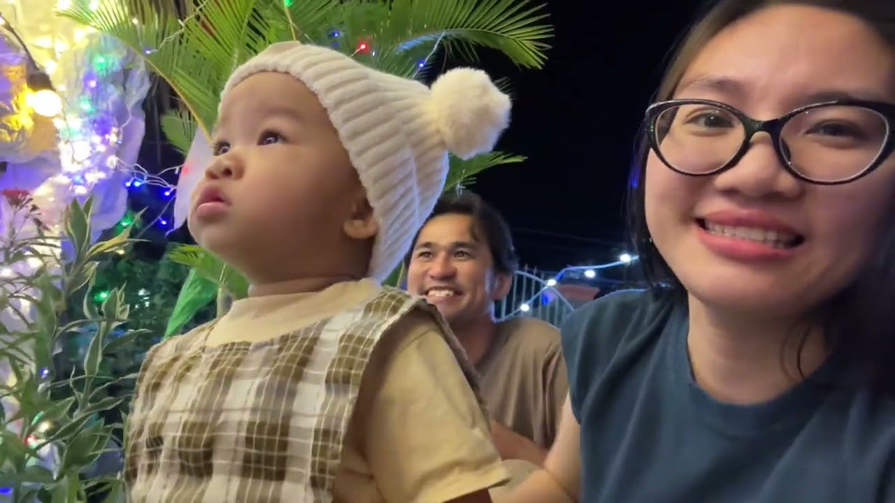 Panda Đi Chơi Noel Năm 2025 Cùng Cha Mẹ Ở Nhà Thờ Bưng Trường Gần Nhà
