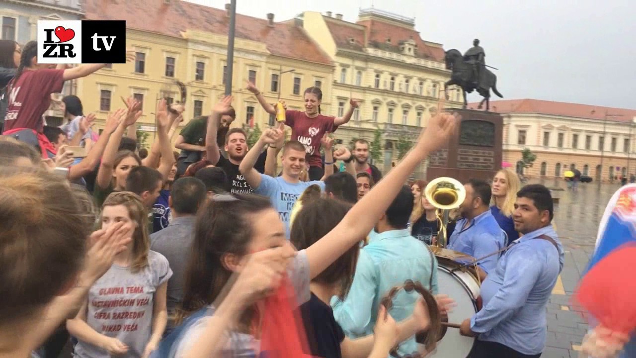 Maturanti Zrenjaninske gimnazije proslavljaju kraj srednje škole 2017