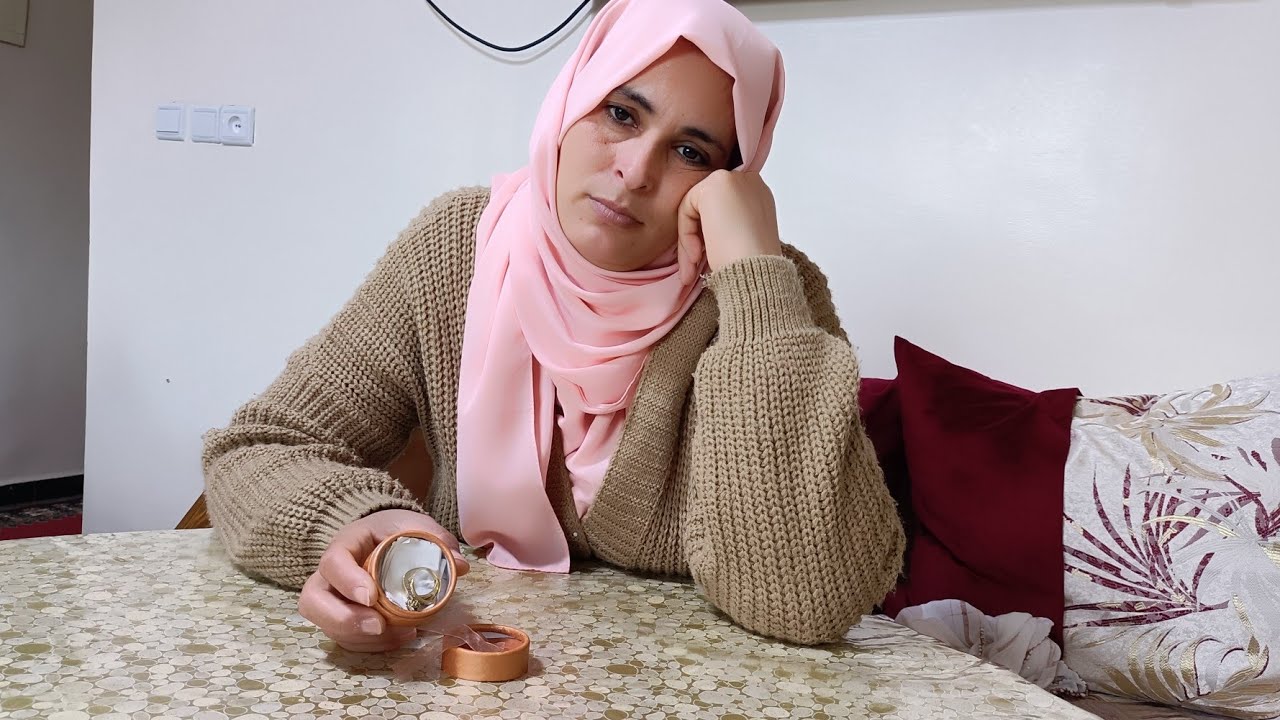 بالدموع😰نجاة غتبيع ذهبها واصعب قرار خداتو ... 