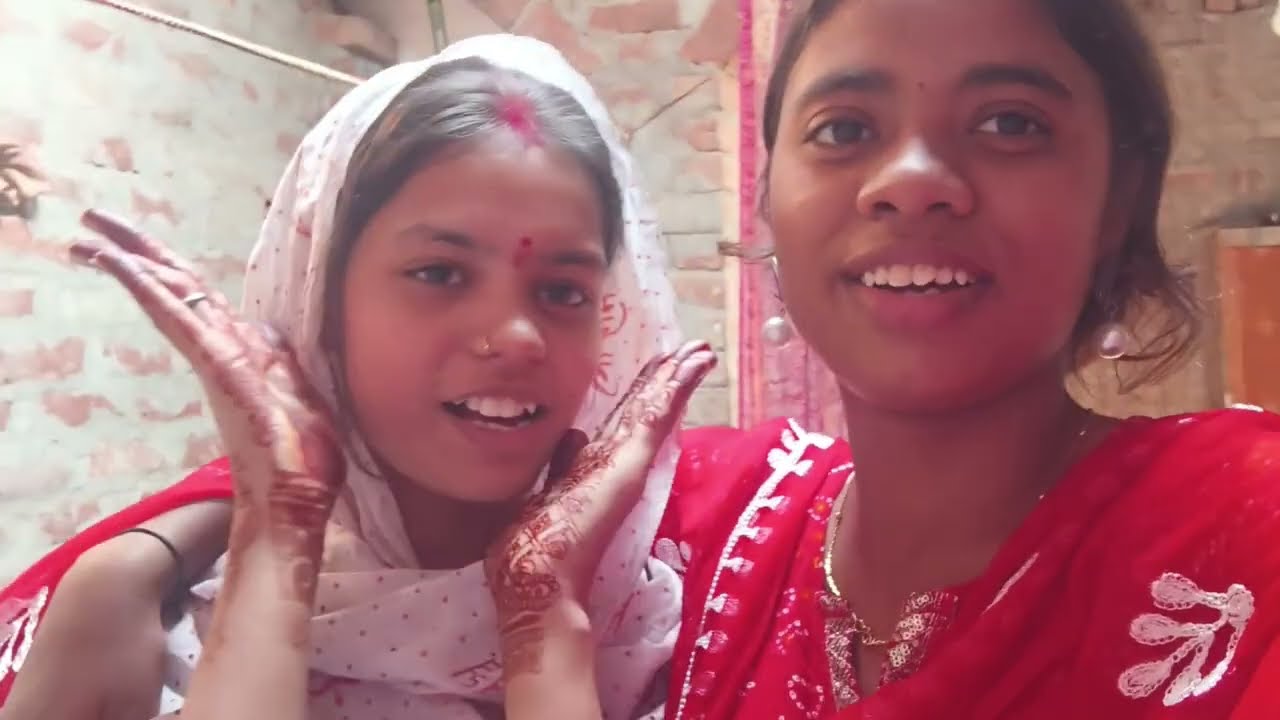 शादी के बाद पहली बार मिली अपनी दोस्त से।।। 