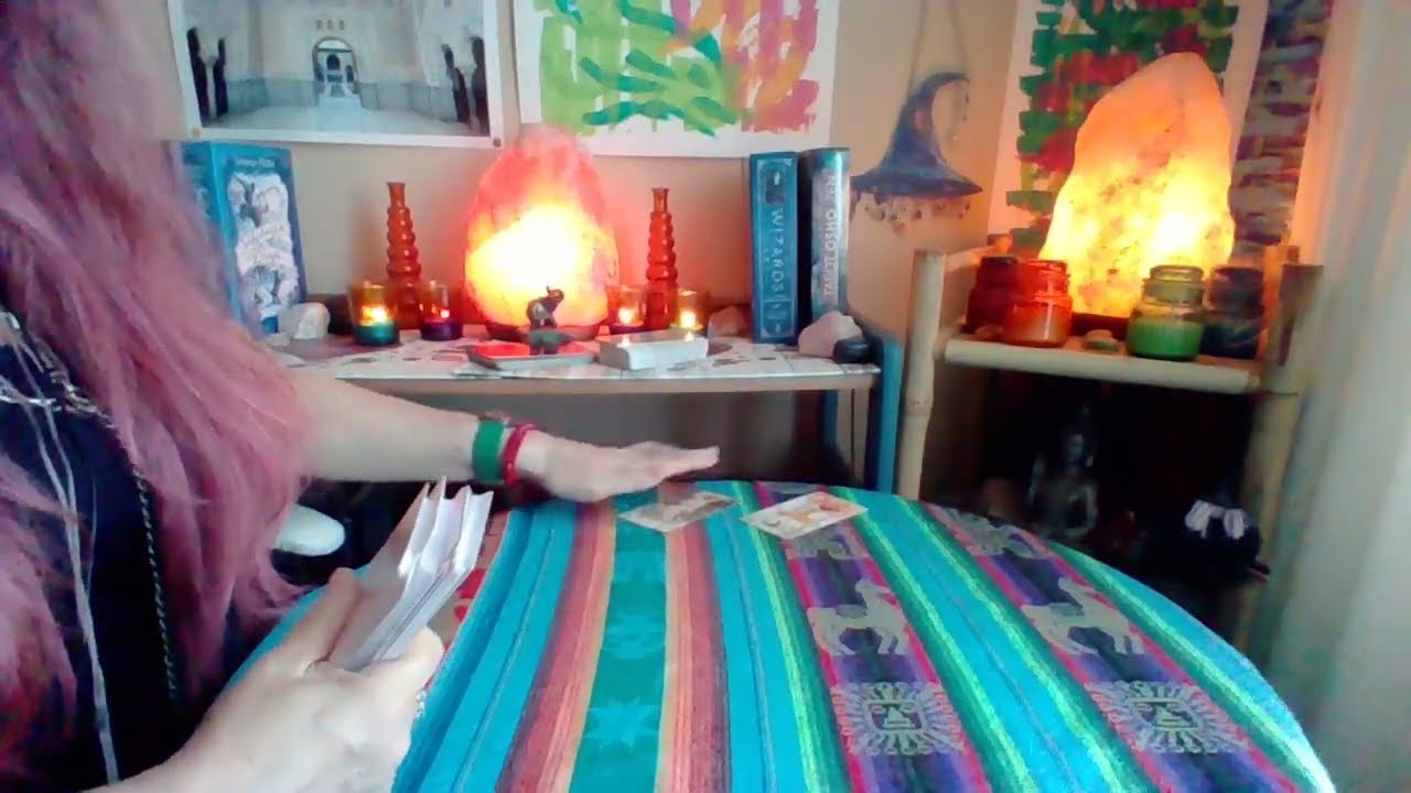 ARIES!! 🔮 Alguien viene derecho hacia ti en el romance!! No des a gente que saca provecho de ti!!