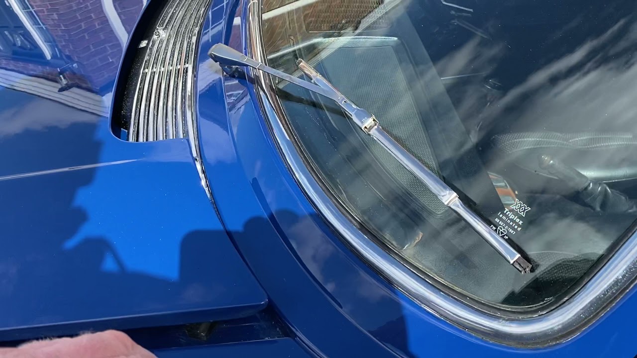 Blue Triumph Stag 1975 from HCC