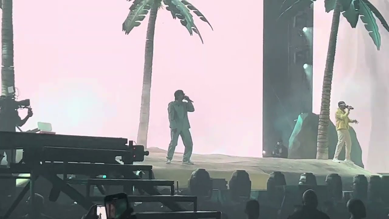 Bad Bunny -Chencho me porto bonito /sofi 2022 en vivo 💥￼￼