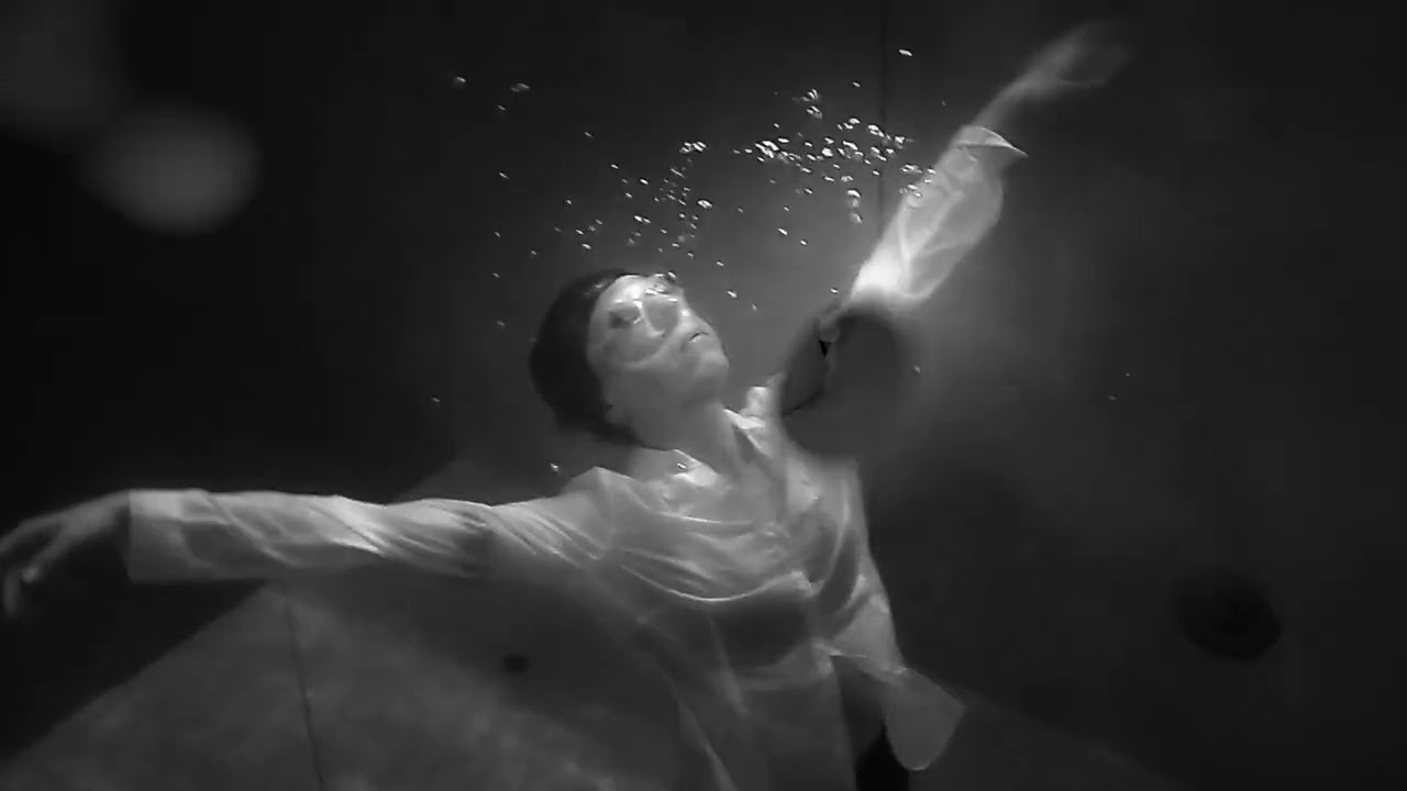 Space All Around - @davidbowie similar AI generated voice