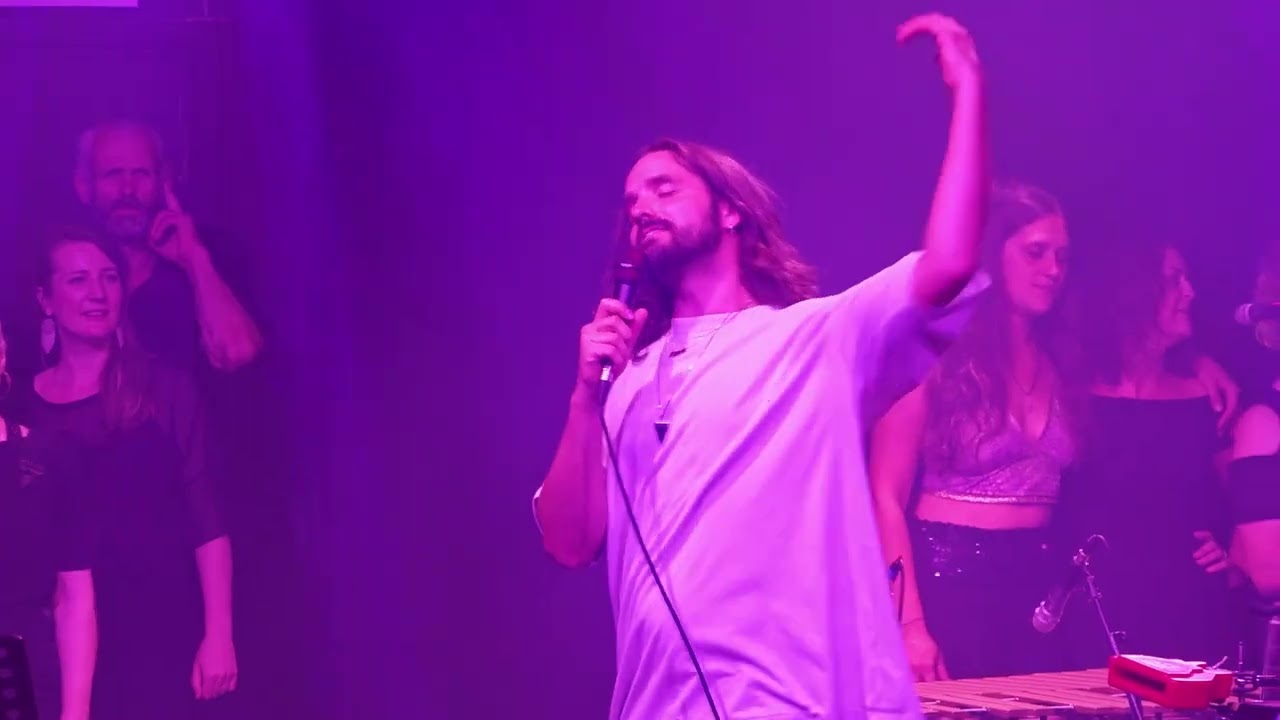 Dizraeli - Take Me Dancing (Live at O2 Academy Bristol)