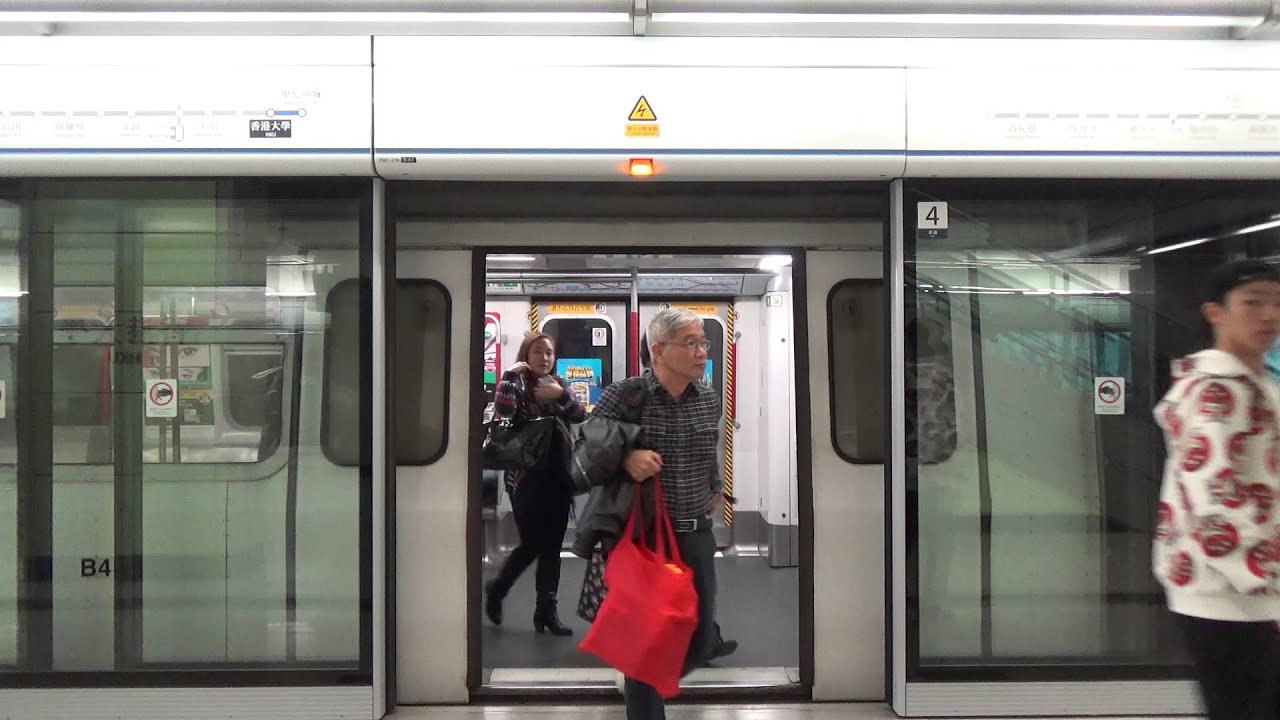 港鐵香港大學站月台幕門 : 原裝提示聲