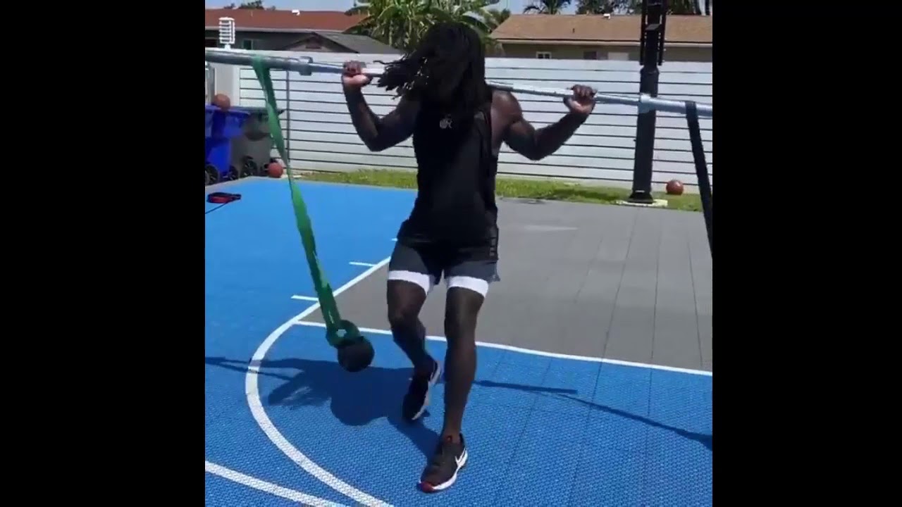 Alvin Kamara CRAZY Workout Balance And Core Stability NFL Offseason 2020 INSANE