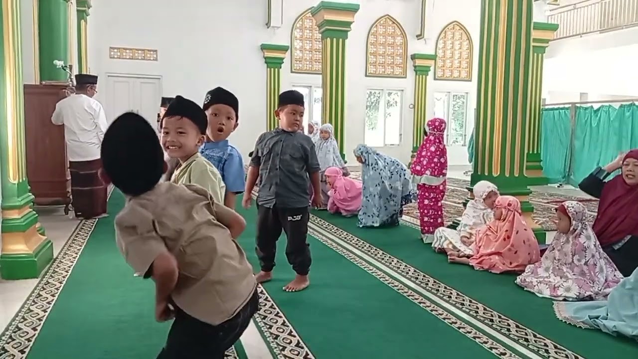 Ramadhan Berbagi dari TK Pertiwi Totokaton  di Masjid Darussalam Totokaton dan Sholat Duha berjamaah