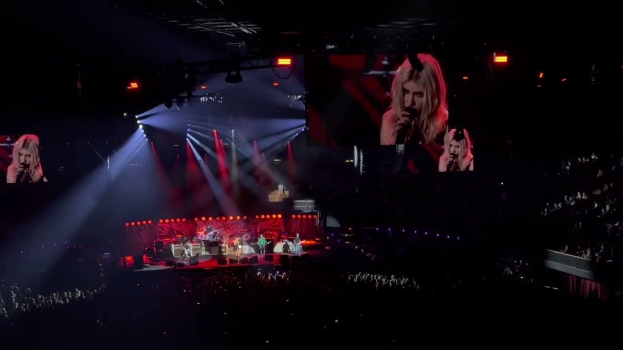 Soundgarden & Taylor Momsen Black Hole Sun Live At The Taylor Hawkins Tribute- The Forum Los Angeles