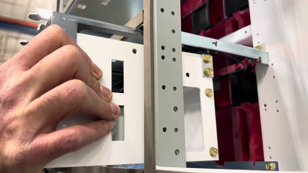 Racking Freedom+ bucket in Eaton MCC