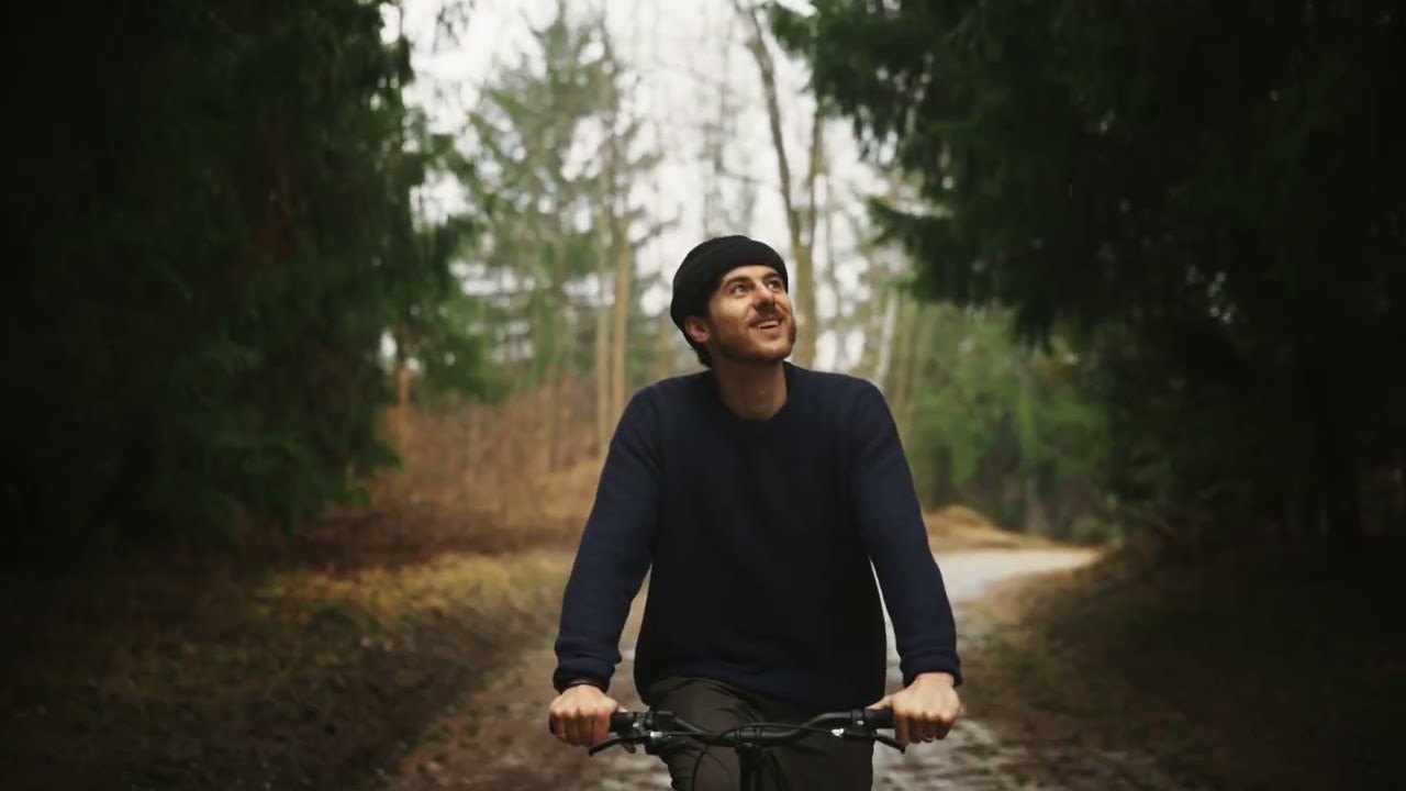 Jordan Hart - Holding On (Official Video)