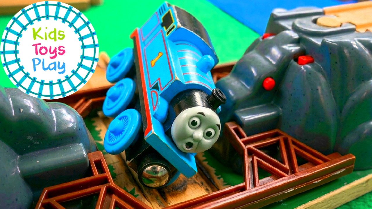 Thomas and Friends Wooden Trains Crash and Burn!