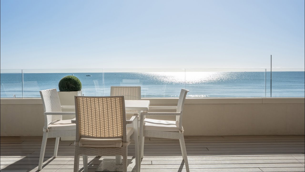Stunning frontline beach apartment in Sandbanks