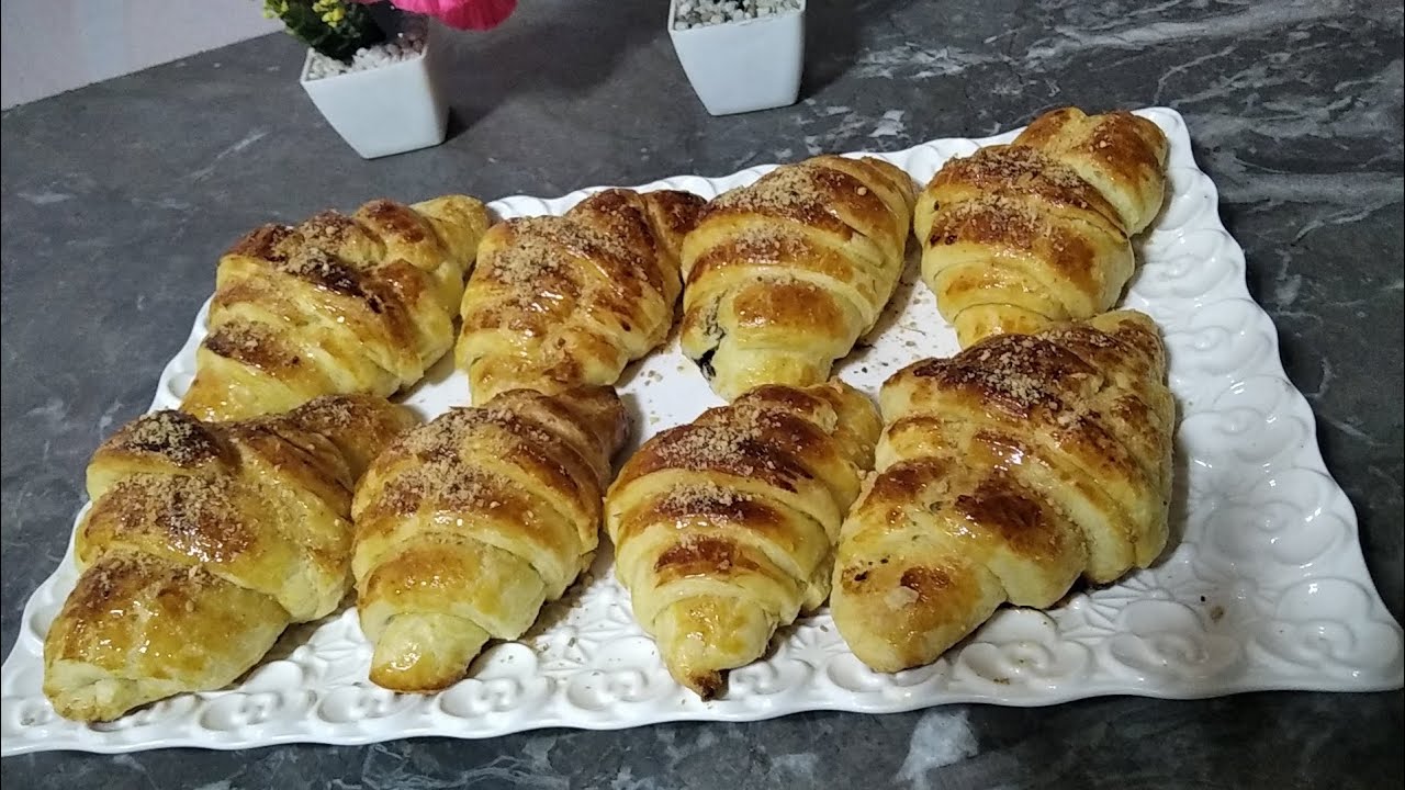 كرواصة بعجين مورق سهلة و تحضر معاك فالحين 🥐🥐