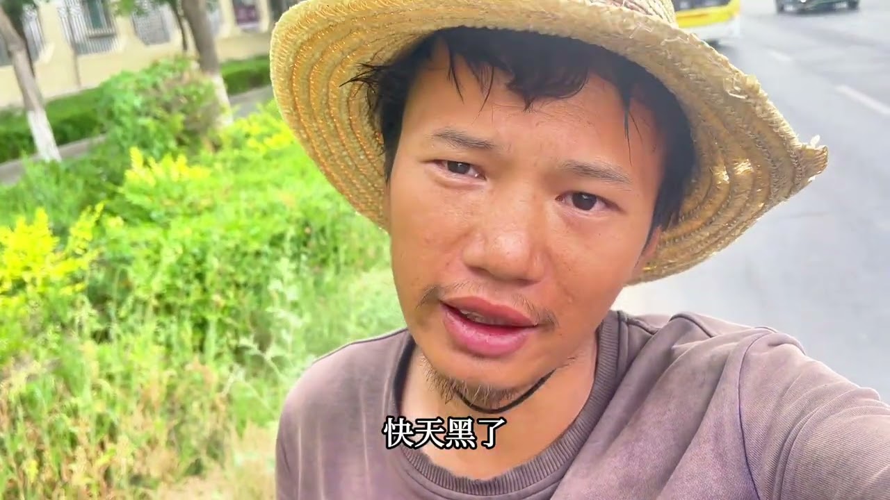 流浪乌鲁木齐市区，到达新疆国际大巴扎找不到露营地，睡街道 #骑行 #穷游 #新疆大巴扎