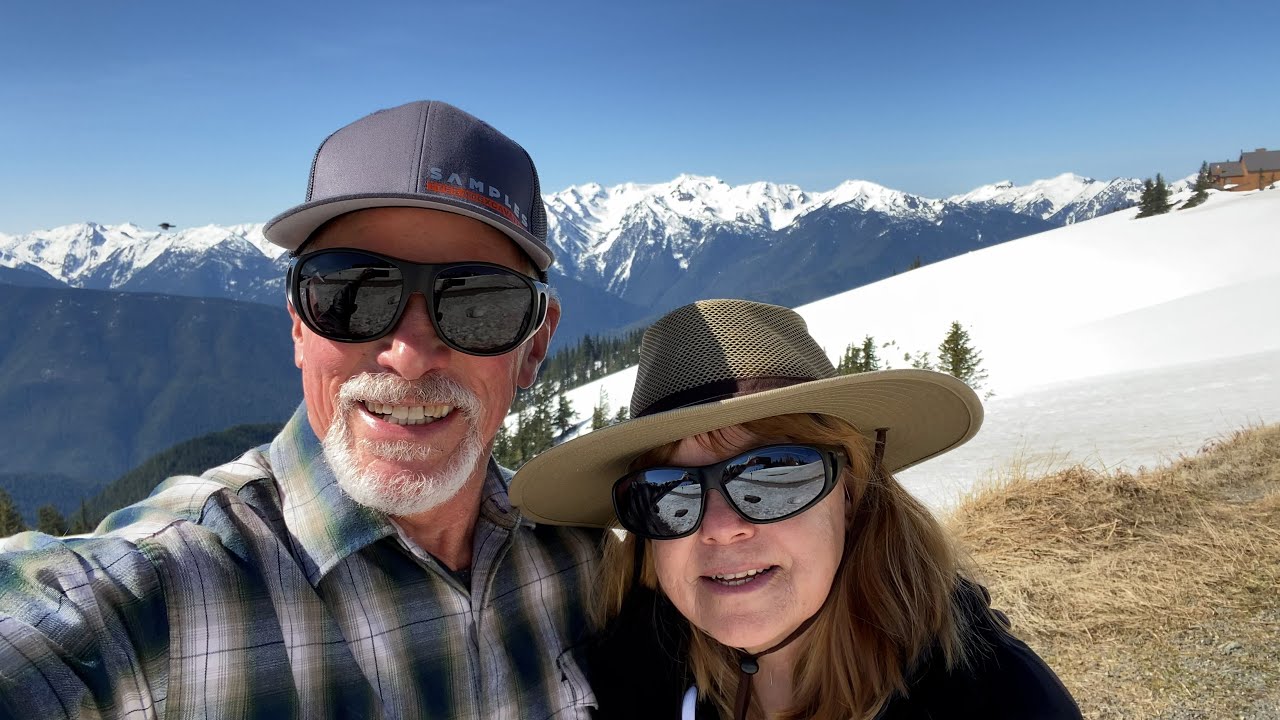 Sunday Drive to Hurricane Ridge – Shadow, our Aging Norwegian Elkhound Still Loves the Snow!