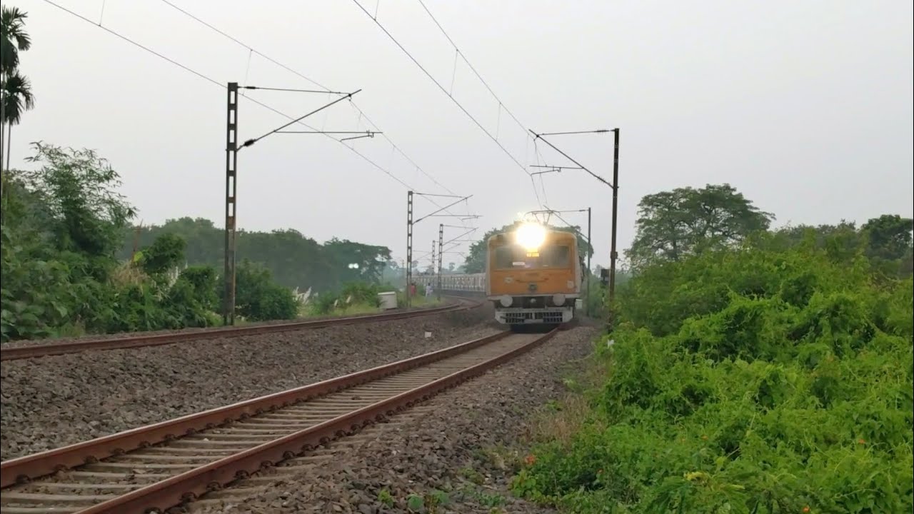 SINGLE WINDSHIELD EMU TRAIN | KATWA HOWRAH GALLOPING LOCAL TRAIN