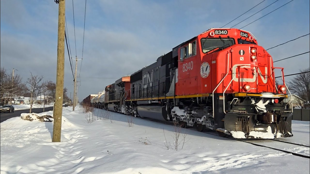 shiny acc! cn 324 rolling through st hubert